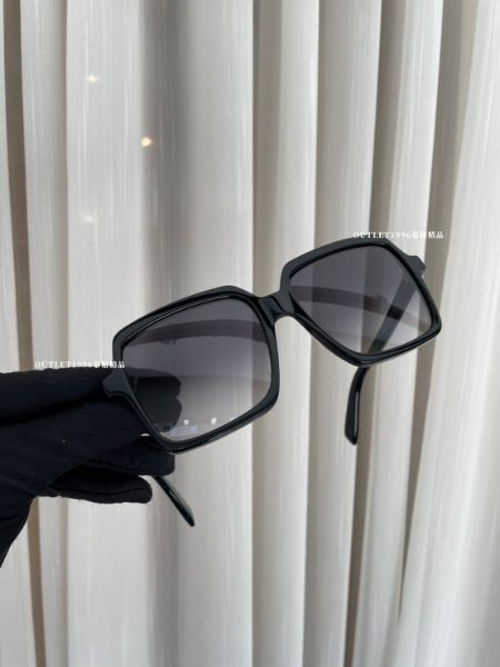 圖片 新款來台 !  Saint Laurent 方形膠框墨鏡🕶️