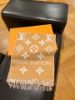 圖片 Lv Essential 奶茶色  雙面老花圍巾 含盒子