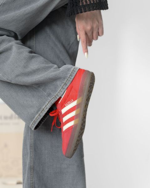 圖片 KTQ STORE 現貨 Adidas Gazelle Indoor W條紋 緞面 德訓鞋 焦糖底 復古紅 JS1411