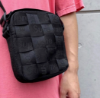 圖片 𝐌𝐫.𝐏𝐚𝐧𝐠𝐤𝐚©現貨🖤Supreme Woven Shoulder Bag 編織包 小包 斜背包 編織小包 BV