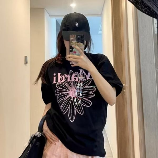 圖片 𝐌𝐫.𝐏𝐚𝐧𝐠𝐤𝐚©現貨❤️韓國 MARDI MERCREDI 金高銀 基本款 小雛菊 菊花 花花 短T 短袖