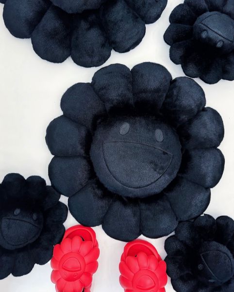 圖片 𝐌𝐫.𝐏𝐚𝐧𝐠𝐤𝐚©現貨🖤 Takashi Murakam All Black 村上隆 全黑小花抱枕 黑魂 太陽花 大款 60cm