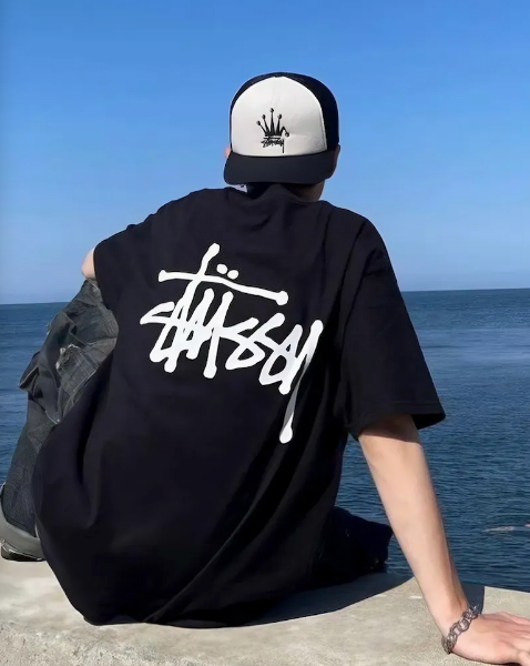 圖片 𝐌𝐫.𝐏𝐚𝐧𝐠𝐤𝐚©現貨🖤STUSSY BASIC STÜSSY TEE 基本款 背面大LOGO 胸口小LOGO 短T