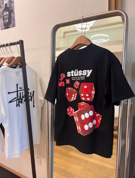 圖片 𝐌𝐫.𝐏𝐚𝐧𝐠𝐤𝐚©現貨🖤STUSSY ROLLERS TEE 紅色骰子 短T 黑色 短袖 潮流 男女裝