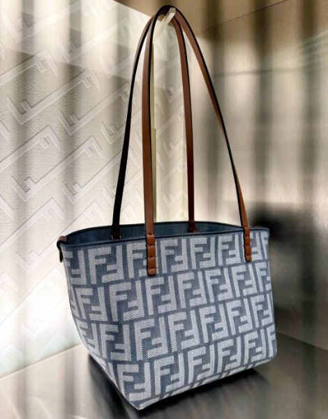 圖片 《現貨最低特價 》Fendi 藍色牛仔布效果FF提花雙面 肩背手提包