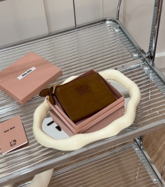 圖片 【MIUMIU】一字拉鍊對開短夾 咖色