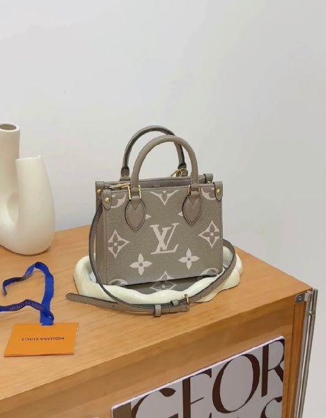 圖片 【LV】ONTHEGO BB托特包 奶茶色 M47054