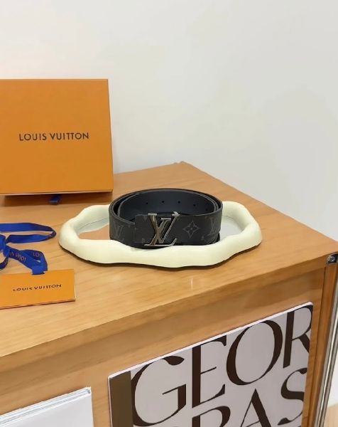 圖片 【LV】Initiales 35毫米雙面皮帶 110公分 M4484U