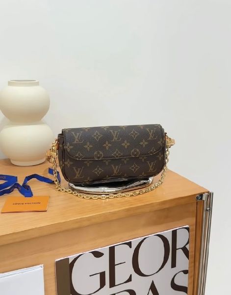 圖片 【LV】IVY WALLET ON CHAIN 鍊條老花 M81911