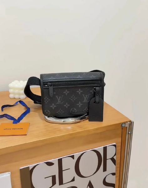 圖片 【LV】BOSPHORE 可穿戴式錢包 顏色Eclipse M12599