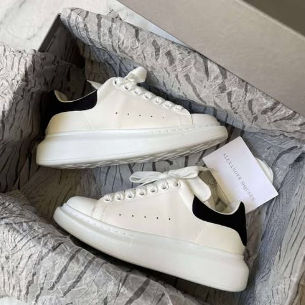 圖片 MCQueen麥坤經典小白鞋黑尾