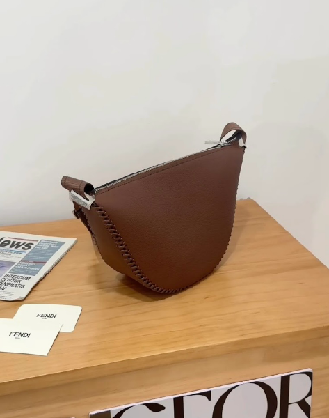 圖片 【FENDI】ROMA皮革MELON 小號 棕色