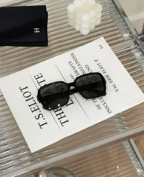 圖片 【CHANEL】字母金LOGO 墨鏡 黑色