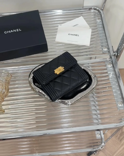 圖片 【CHANEL】荔枝BOY三折短夾 黑金