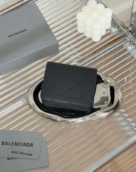 圖片 【BALENCIAGA】LOGO壓紋對開短夾 黑色
