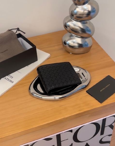 圖片 【BV】小編織內八卡雙折短夾 黑色