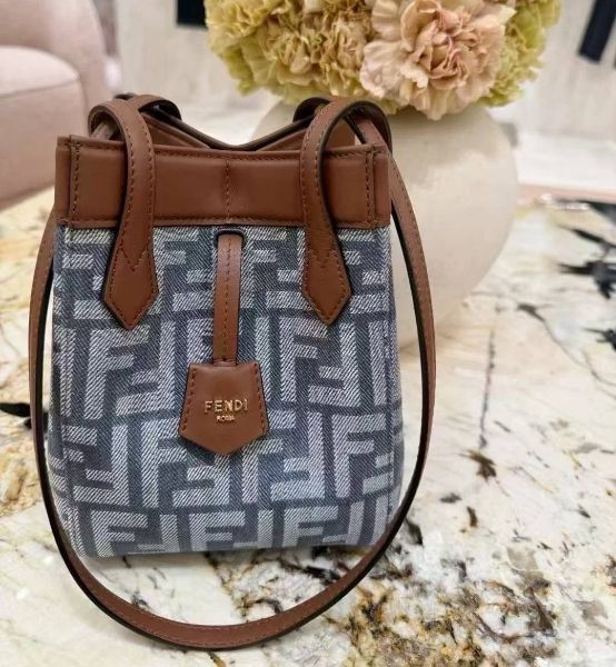 圖片 《我最便宜!全新正品》FENDI Origami 藍色牛仔布FF提花可變換式迷你包