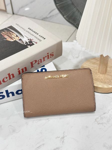圖片 Michael Kors｜MK 兩折中長夾