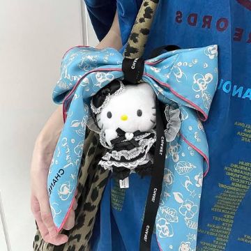 圖片 Chanel vic看秀禮  天空藍塗鴉山茶花方巾