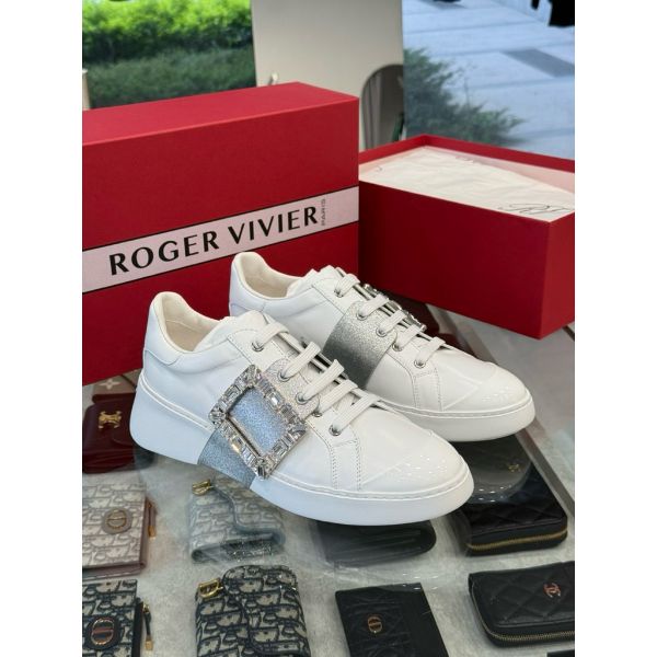 圖片 RV Roger vivier 經典 鑽扣 銀色 搭配 牛皮 小白鞋 球鞋