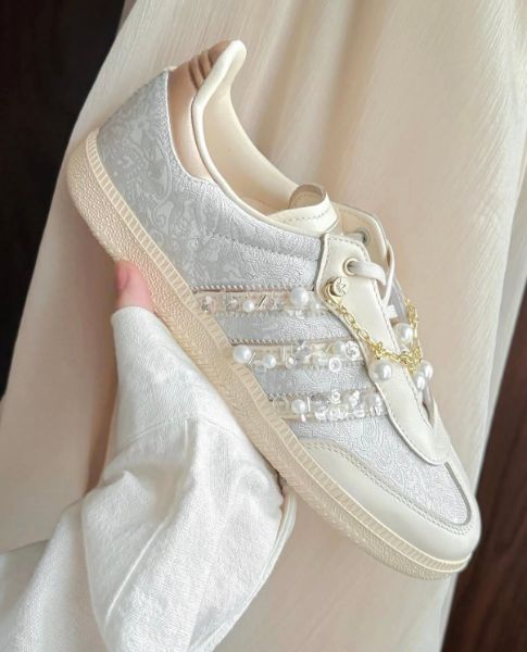 圖片 Adidas Originals Samba OG 珍珠香檳 米杏色 淺灰色 香檳金 絲綢 珍珠 金鍊 復古 德訓鞋 T頭鞋 JQ2616/預購