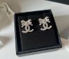 圖片 Chanel 25B ABA922 蝴蝶結水鑽 CC 銀色耳環 太美了🥳💗🥰