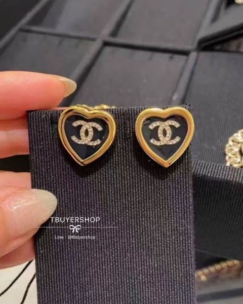 圖片 Chanel 25b 黑金愛心水鑽耳夾 精緻百搭
