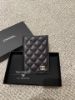 圖片 Chanel 25b 黑金 荔枝皮 水鑽雙C logo護照夾