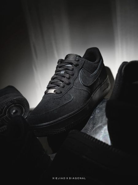 圖片 鞋教 Nike Air Force 1'07 Low LV8 "Black Cat" 黑豹 全黑麂皮 黑貓 HQ1966-002