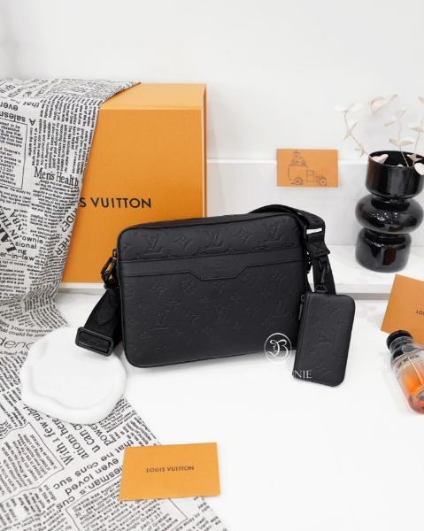 圖片 LV (M46602) Trio 壓紋老花郵差包-黑色(預購)