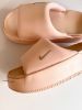 圖片 Nike Calm Elevation Slide 象牙白 珊瑚粉 小勾 厚底 拖鞋 增高 女款 HJ5601/預購
