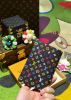 圖片 LV 2025 爆款 🔥 LV x TM 村上隆 X 路易威登 M14164 Passport Cover 護照夾 美爆了💕 白彩 / 黑彩