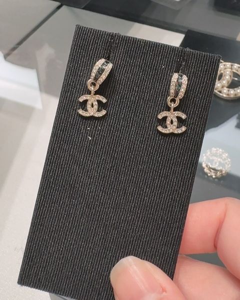 圖片  詢問度很高的 香奈兒 Chanel 耳環 超小的日常款耳針款
