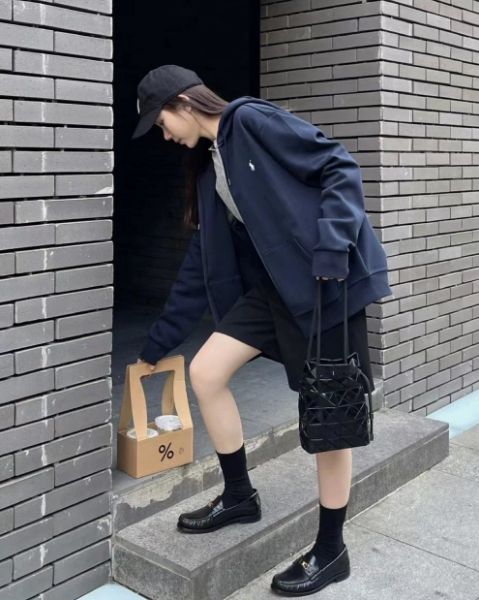 圖片 三宅一生 Bao Bao水桶包🪣 亮黑色  肩背包 斜背包 手提包