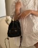 圖片 PRADA 經典三角標LOGO 尼龍束口水桶包