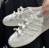 圖片 Adidas Originals Handball Spezial 珠光白 白色 小香風 漆皮 菱格紋 復古 德訓鞋 T頭鞋 KJ0854/預購