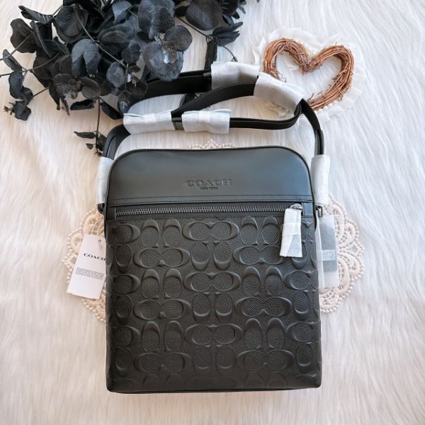 圖片 COACH浮雕老花側背包 男款 拉鍊斜背包