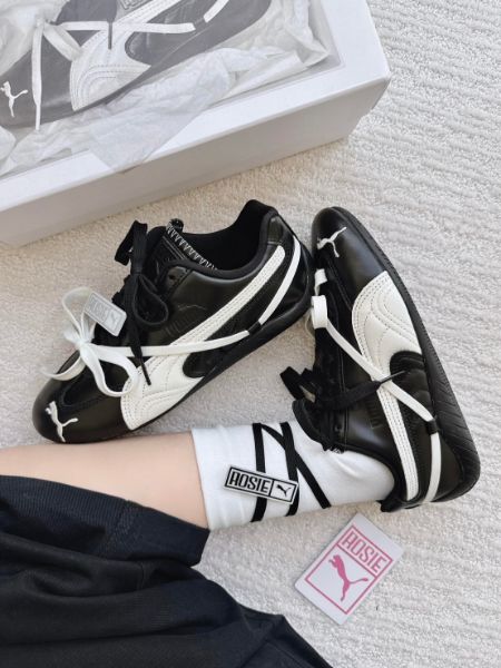 圖片 Rosé x Puma Speedcat Leather 黑白色 Rose 黑色 皮革 雙鞋帶 外縫線 復古 賽車鞋 薄底鞋 朴彩英 404390-02/預購