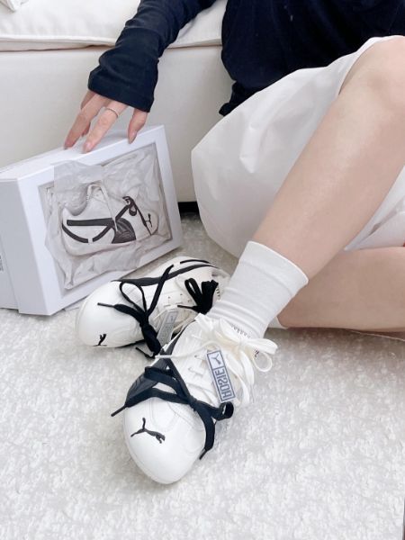 圖片 Rosé x Puma Speedcat Leather 白黑色 Rose 白色 皮革 雙鞋帶 外縫線 復古 賽車鞋 薄底鞋 朴彩英 404390-01/預購