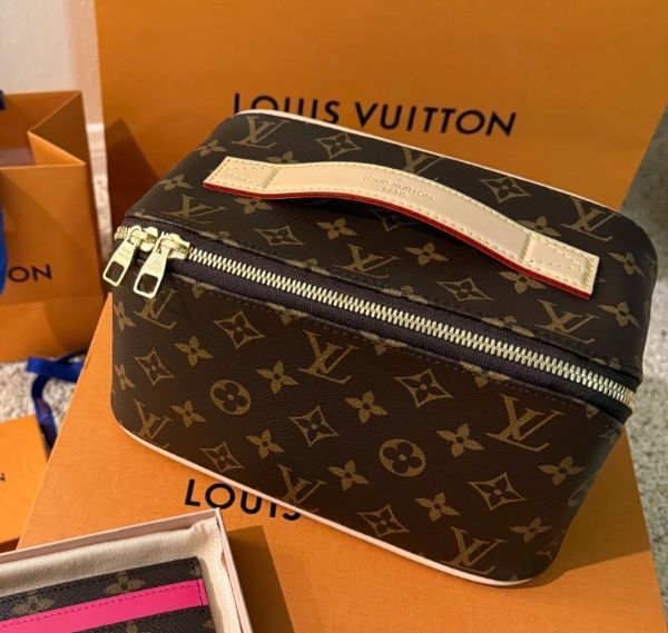 圖片 《現貨2~3日可收到! 》Louis Vuitton LV Monogram 收納包 化妝包