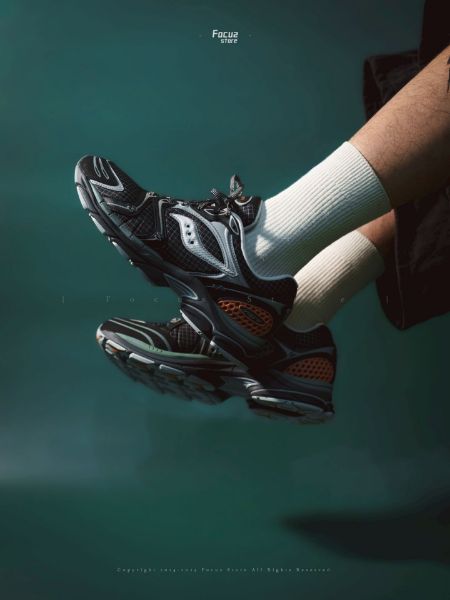 Focus Store Saucony Progrid Triumph 4 Shadow Silver S709371