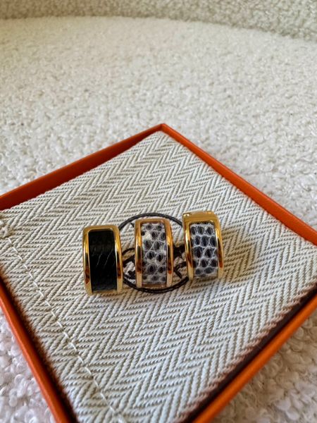 圖片 Hermes Olympe Ear cuff 黑金蜥蜴皮耳骨夾