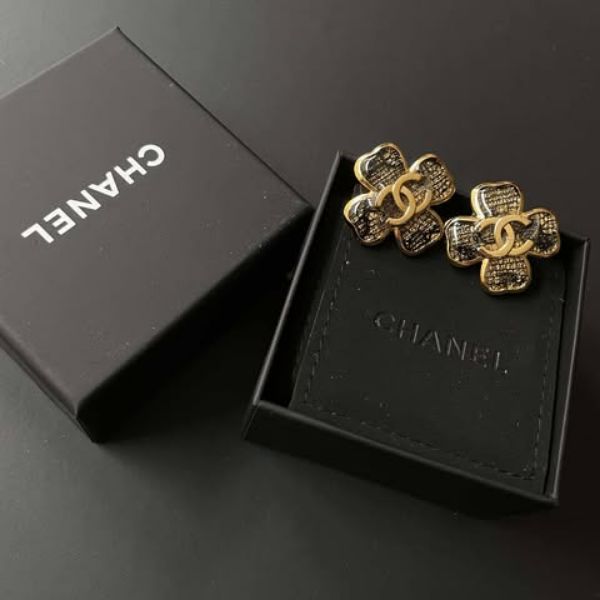 圖片 Chanel 24k秀款四葉草蕾絲耳針
