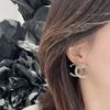 圖片 Chanel 銀色蛇骨大logo耳針