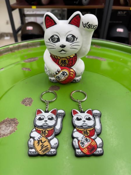 圖片 熊彬安全帽 ⎜日本 SHOEI MARQUEZ MM93 招財貓 達摩招財貓 鑰匙圈 現貨