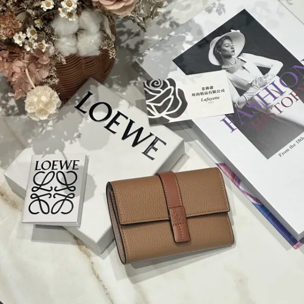 圖片 LOEWE 太妃糖色/棕褐色牛皮三折短夾
