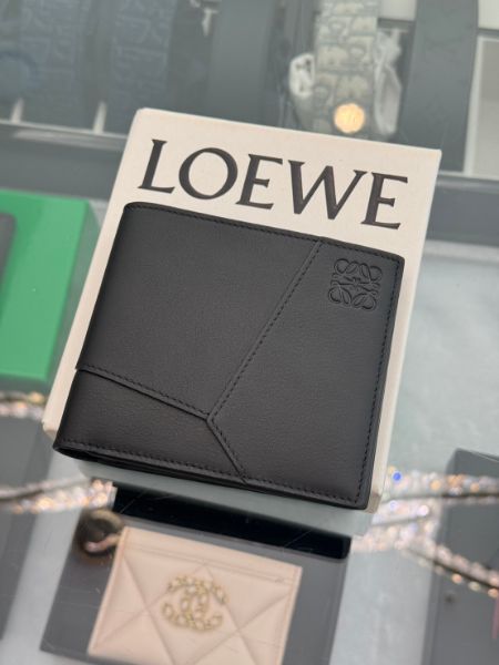 圖片 現貨不用等 ! LOEWE 緞面牛皮 黑色 八卡短夾 