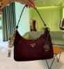 圖片 《我最便宜!全新正品》Prada  Re-Edition 2005 Re-Nylon 迷你袋 酒紅色