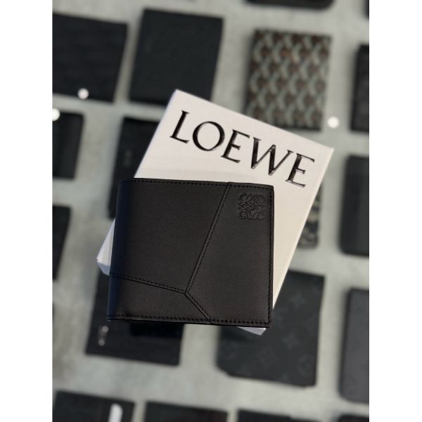 圖片 Loewe 經典 小logo設計 黑色 牛皮材質 男生短夾