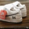 NICEDAY 代購 Supreme x Nike SB Dunk Low 聯名 白 白銀 銀勾 黑 黑紅 板鞋 麂皮 刺繡 94 HQ8487